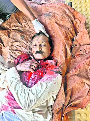 రైలు కింద పడి మాజీ సైనికుడు ఆత్మహత్య 