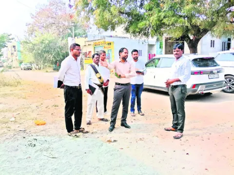 మోడల్‌ మార్కెట్‌ పనులు త్వరగా పూర్తి చేయాలి