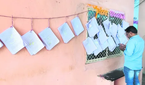 వార్డుల కూర్పుపై అసంతృప్తి