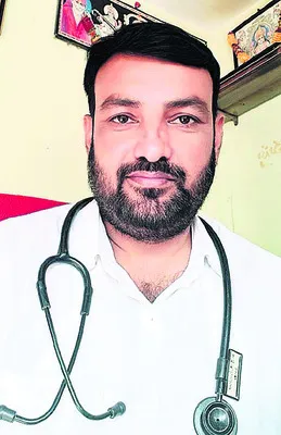 ప్రజల నాడీ గుర్తించిన బొమ్మెన సర్పంచ్‌
