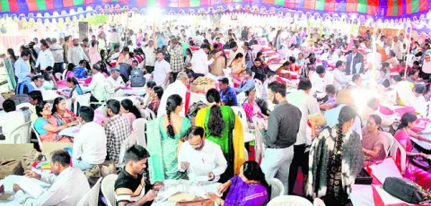 భత్యంపై ఉద్యోగుల అసంతృప్తి 