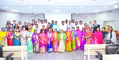 తొలితరం ఉద్యమకారిణి సావిత్రిబాయి పూలే