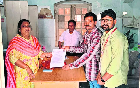 సమస్యలు పరిష్కరించాలని వినతి
