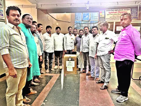 చికెన్‌వేస్ట్‌ టెండర్‌ కోసం టీడీపీలో కుమ్ములాట !