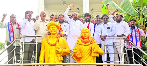 సావిత్రిబాయి జీవితం ఆదర్శం