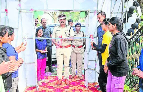 స్వశక్తితో రక్షణ పొందాలి : ఎస్పీ 