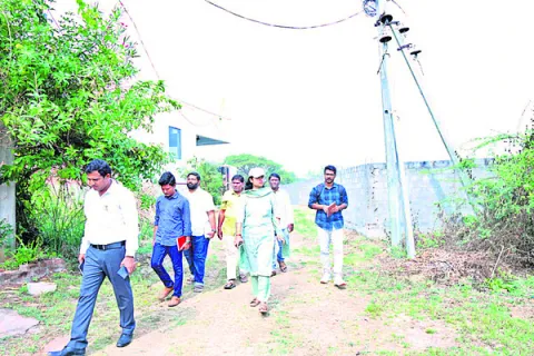 అభివృద్ధి పనుల  అంచనాల పరిశీలన