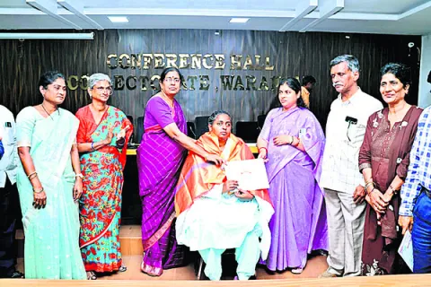 సావిత్రిబాయి పూలే సేవలు గొప్పవి