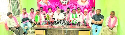 ‘రైతులను ఇబ్బందులకు గురిచేస్తున్న ప్రభుత్వాలు’