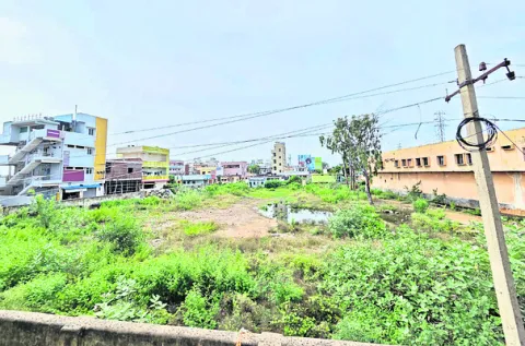 కూల్చి రెండేళ్లు.. పూర్తికి ఎనే్నళ్లో