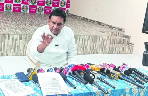 కుట్ర పూరితంగానే ప్రభుత్వానికి సరెండర్‌ 