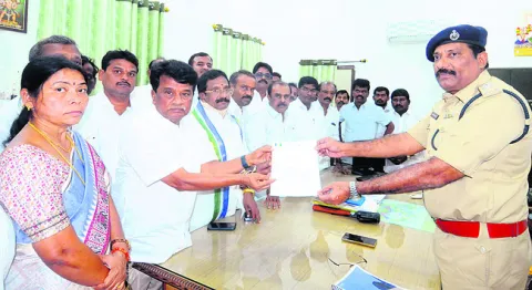 ప్రజాస్వామ్యబద్ధంగా ఎన్నిక నిర్వహించాలి 