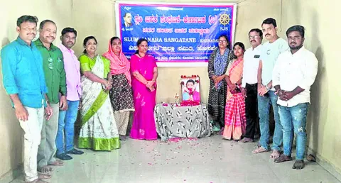 సావిత్రి బాయి పూలే సేవలు అమూల్యం