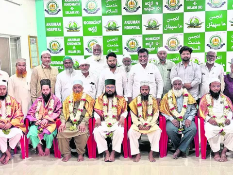 ఉమ్రా యాత్రకు తరలిన ముస్లింలు