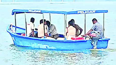 ఆహ్లాదం.. ఆటపాక పక్షుల కేంద్రం 
