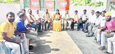 హుజూర్‌నగర్‌లో కాషాయ జెండా ఎగురవేస్తాం