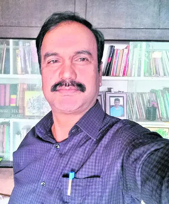  రెగ్యులర్‌ డీఈఓ ఉండాలి
