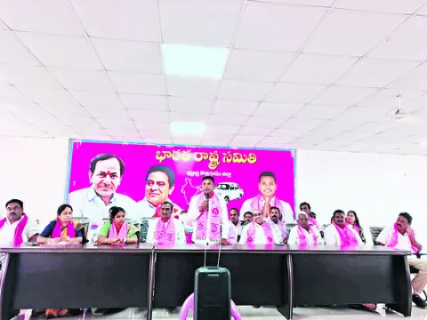 కేటీఆర్‌ పర్యటనను విజయవంతం చేయాలి
