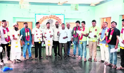 జిల్లా రెవెన్యూ సర్వీసెస్‌ అసోసియేషన్‌ అధ్యక్షుడిగా కామ