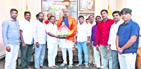 ఎంపీని కలిసిన మాజీ కార్పొరేటర్‌