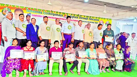 కౌండిన్య ఎడ్యుకేషన్‌ సేవలు ప్రశంసనీయం 