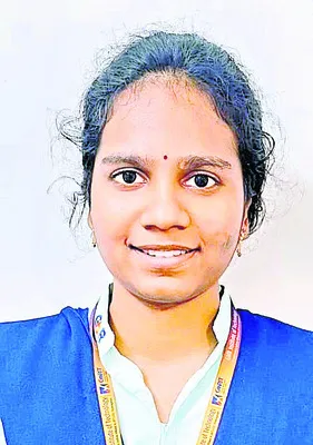 అంతర్‌ వర్సిటీల యోగా పోటీలకు జీఎంఆర్‌ ఐటీ విద్యార్థిని