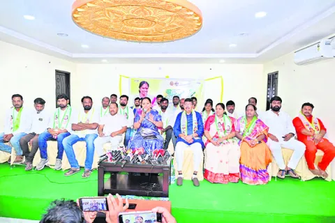 అసెంబ్లీలో కృష్ణా నీళ్లపై చర్చించాలి