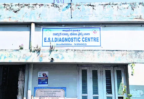 ఈఎస్‌ఐ డయోగ్నోస్టిక్‌ సెంటర్‌లో భయం..భయం..!
