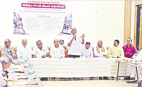 Handloom weavers associations round table meeting demand: Andhra Pradesh