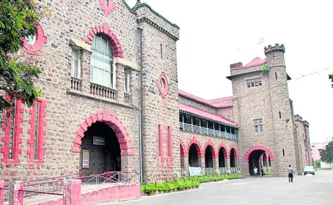 ఫైళ్లపై ‘డిస్కస్‌’ మంత్రం.. పరిష్కారానికి ఏళ్ల కాలం 