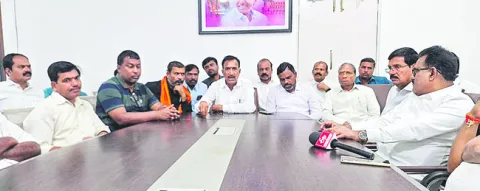 సీఎం ఇంటి ఎదుట ధర్నా చేయండి