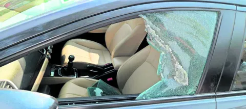 కారులో రూ.5 లక్షలు చోరీ 