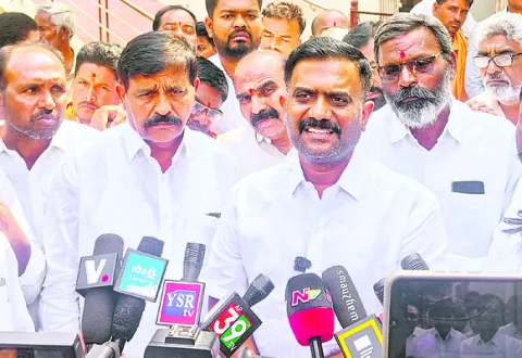 సాగునీటి సంకటం తీర్చండి 