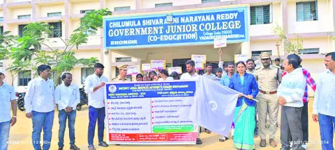 రోడ్డు భద్రతా నియమాలు తప్పనిసరి