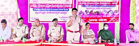 ఏకాగ్రతతో వాహనాలు నడిపితే ప్రమాదాలు నివారించవచ్చు