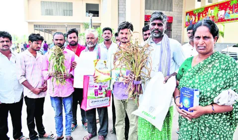 ● ‘నకిలీ’లతో నష్టపోయాం.. న్యాయం చేయండి
