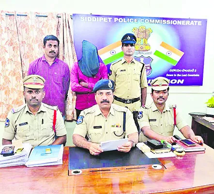 కలిసి తిరిగిన వాడే హంతకుడు 