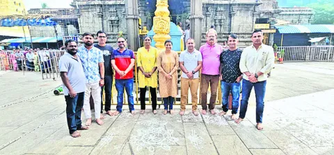 అప్పన్నను దర్శించుకున్న మహిళా క్రికెటర్లు, రిఫరీలు 