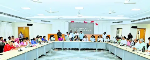 ప్రత్యేకాధికారులు హాస్టళ్లను  తనిఖీ చేయాలి