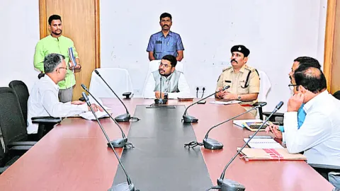 నీట్‌ పరీక్ష కేంద్రాల్లో పకడ్బందీగా వసతులు