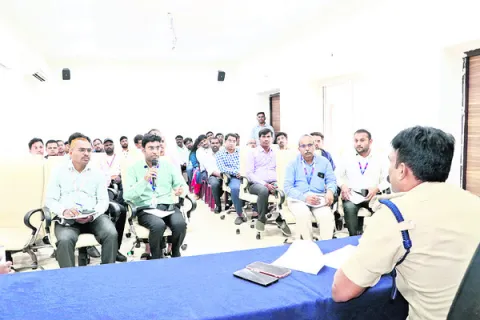 బ్యాంకుల్లో  పటిష్ట భద్రత ఉండాలి