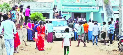 కట్టకిందపల్లిలో కలకలం