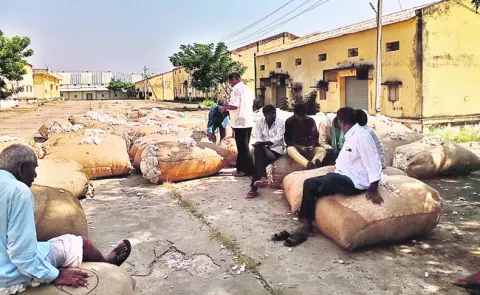 చర్యలుంటాయా.. ఉండవా ?