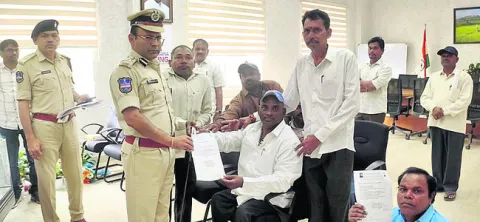 దివ్యాంగుల చట్టం అమలు చేయాలి 