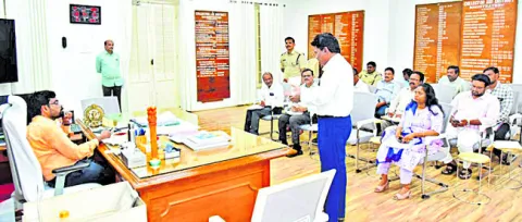 కోడి పందేలు నిర్వహిస్తే  కేసులు తప్పవు 