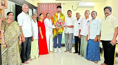 అమెరికాలో వాలీబాల్‌ పోటీలకు ఎంపిక 