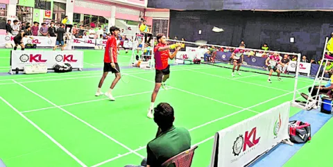 సెమీ ఫైనల్స్‌కు కేఎల్‌యూ జట్టు 