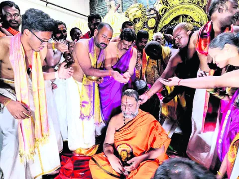 శ్రీ మఠం పీఠాధిపతికి తులాభారం