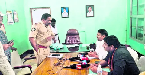 విఖ్యాత్‌రెడ్డి మెంబర్‌ షిప్‌ రద్దు : త్రిసభ్య కమిటీ సభ