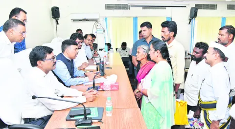 గోడు వినండి.. గోస తీర్చండి